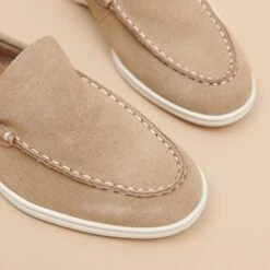 Mocassins à Bouts Fermés En Croute Beige 15 Mocassins à Bouts Fermés En Croute Beige -Xoxo Boutique 01W008608E.1708517233