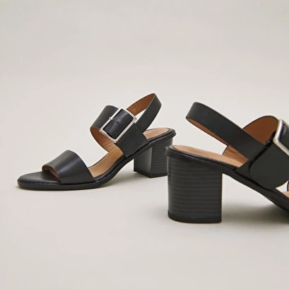 Sandales à Talons Et Brides En Cuir Noir 7 Sandales à Talons Et Brides En Cuir Noir – Image 5