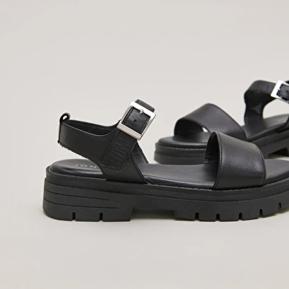 Sandales à Semelles Crantées Et Brides En Cuir Noir 7 Sandales à Semelles Crantées Et Brides En Cuir Noir – Image 5