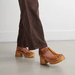 Sandales à Bouts Ronds Et Détails Argentés En Croute Cognac -Xoxo Boutique 01W008630C.1694503823