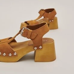 Sandales à Bouts Ronds Et Détails Argentés En Croute Cognac -Xoxo Boutique 01W008630E.1694503824