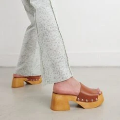 Mules à Plateformes Et Bouts Ouverts En Cuir Cognac 10 Mules à Plateformes Et Bouts Ouverts En Cuir Cognac -Xoxo Boutique 01W008631C.1694503827