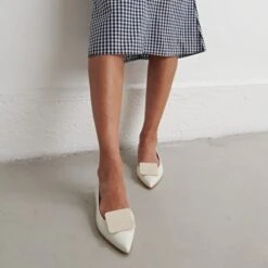 Ballerines à Bouts Pointus En Vernis Plissé écru