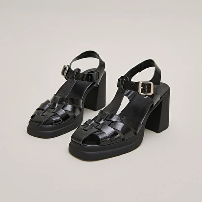 Sandales à Talons Et Bouts Carrés En Vernis Noir 3 Sandales à Talons Et Bouts Carrés En Vernis Noir
