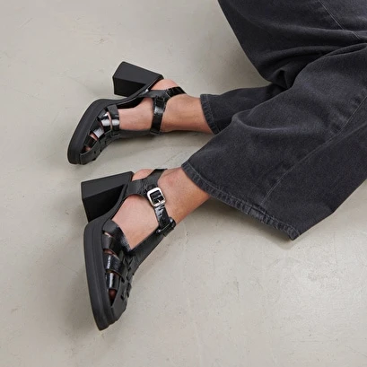 Sandales à Talons Et Bouts Carrés En Vernis Noir 5 Sandales à Talons Et Bouts Carrés En Vernis Noir – Image 3