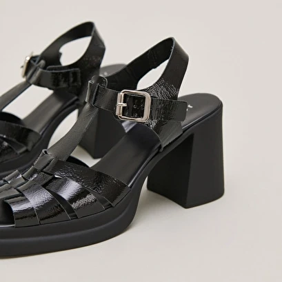 Sandales à Talons Et Bouts Carrés En Vernis Noir 7 Sandales à Talons Et Bouts Carrés En Vernis Noir – Image 5