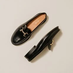 Mocassins à Mors Dorés En Cuir Glacé Noir -Xoxo Boutique 01W008643I.1708517230