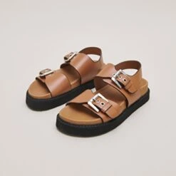 Sandales à Double Boucles En Cuir Glacé Cognac