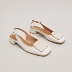 Ballerines Slingback à Bouts Carrés En Vernis Plissé écru