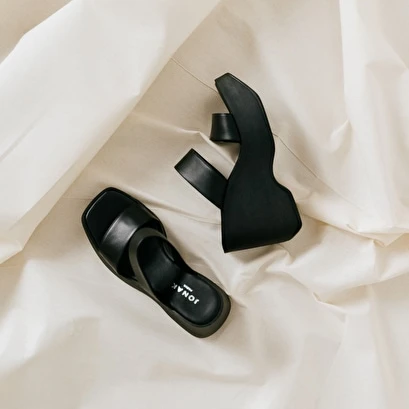 Mules Compensées à Brides En Cuir Noir 9 Mules Compensées à Brides En Cuir Noir – Image 7