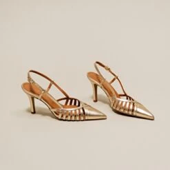 Escarpins à Bouts Pointus Et Détails Ajourés En Cuir Metallisé Platine