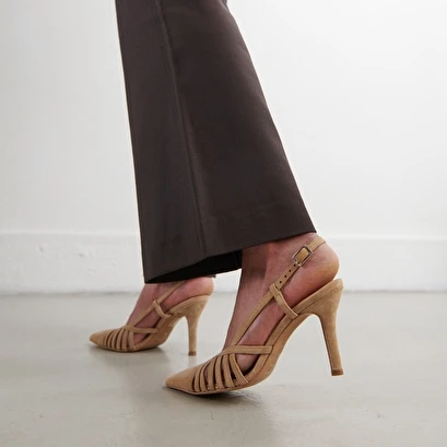 Escarpins à Bouts Pointus Et Détails Ajourés En Velours Camel 5 Escarpins à Bouts Pointus Et Détails Ajourés En Velours Camel – Image 3