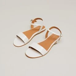 Sandales En Vernis Ecru