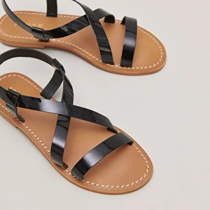 Sandales à Brides Croisées En Vernis Noir 7 Sandales à Brides Croisées En Vernis Noir – Image 5