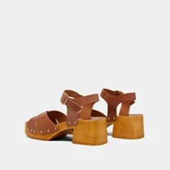 Sandales à Clous Et Brides Croisées En Cuir Cognac -Xoxo Boutique 01W008734F.1694504225