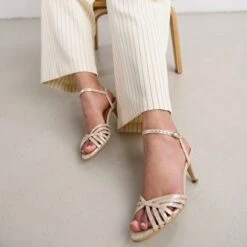 Sandales à Bouts Ouverts Et Talons En Velours Laminé Platine -Xoxo Boutique 01W008738C.1694504239