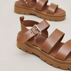 Sandales à Plateformes Et Boucles En Cuir Cognac 12 Sandales à Plateformes Et Boucles En Cuir Cognac -Xoxo Boutique 01W008766E.1694504345