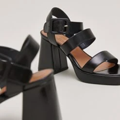 Sandales à Brides Ouvertes Et Plateformes En Cuir Noir -Xoxo Boutique 01W008775E.1694504376