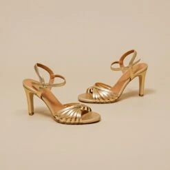 Sandales à Brides Croisées Et Bouts Ouverts En Cuir Métallisé Or 10 Sandales à Brides Croisées Et Bouts Ouverts En Cuir Métallisé Or -Xoxo Boutique 01W008817C.1694504465