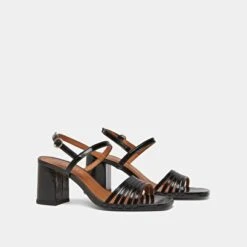 Sandales à Bouts Carrés Et Brides En Cuir Brillant Noir 11 Sandales à Bouts Carrés Et Brides En Cuir Brillant Noir -Xoxo Boutique 01W008818D.1694504469