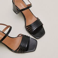 Sandales à Bouts Carrés Et Brides En Cuir Brillant Noir 12 Sandales à Bouts Carrés Et Brides En Cuir Brillant Noir -Xoxo Boutique 01W008818E.1694504470