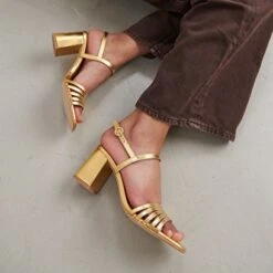 Sandales à Bouts Carrés Et Brides En Cuir Métallisé Or -Xoxo Boutique 01W008819C.1694504472