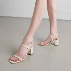 Sandales Ouvertes à Talons En Cuir Brillant écru