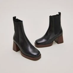 Bottines à Bouts Carrés Et élastiques En Cuir Veilli Noir
