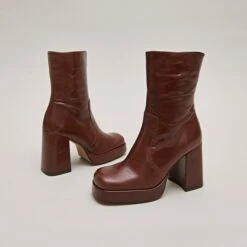 Boots à Talons Et Bouts Carrés En Cuir Vieilli Marron