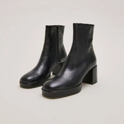 Bottines à Bouts Arrondis En Cuir Vieilli Noir