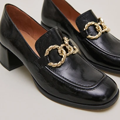 Mocassins à Bouts Arrondis Et Boucles Dorées En Cuir Brillant Noir 7 Mocassins à Bouts Arrondis Et Boucles Dorées En Cuir Brillant Noir – Image 5