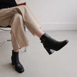 Bottines à Talons Et Boucles En Cuir Noir