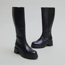 Bottes à Semelles Crantées En Cuir Noir