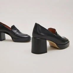 Mocassins à Talons Et Bouts Arrondis En Cuir Noir -Xoxo Boutique 01W008948E.1694504888