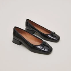 Ballerines à Bouts Carrés En Vernis Plissé Noir