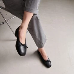 Ballerines à Bouts Arrondis En Cuir Noir 10 Ballerines à Bouts Arrondis En Cuir Noir -Xoxo Boutique 01W008977C.1694504946