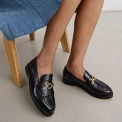 Mocassins à Boucles Dorées En Cuir Noir -Xoxo Boutique 01W008982C.1694504966