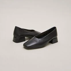 Ballerines à Petits Talons Et Bouts Arrondis En Cuir Noir -Xoxo Boutique 01W008988C.1694504982