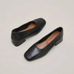 Ballerines à Petits Talons Et Bouts Arrondis En Cuir Noir -Xoxo Boutique 01W008988E.1694504983