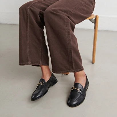 Mocassins à Mors Dorés En Cuir Noir 5 Mocassins à Mors Dorés En Cuir Noir – Image 3