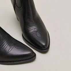 Boots à Talons Et Surpiqures Apparentes En Cuir Noir -Xoxo Boutique 01W009021E.1698942934