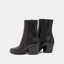 Boots à Bouts Argentés En Cuir Noir -Xoxo Boutique 01W009040F.1698942928