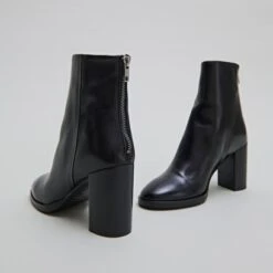 Boots à Talons En Cuir Noir