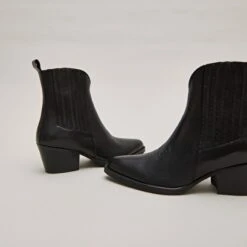 Boots à Talons Et Fronces En Cuir Noir 12 Boots à Talons Et Fronces En Cuir Noir -Xoxo Boutique 01W009112E.1698942955