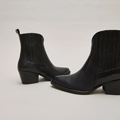 Boots à Talons Et Fronces En Cuir Noir 7 Boots à Talons Et Fronces En Cuir Noir – Image 5