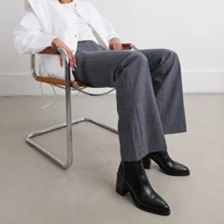 Boots à Talons Hauts Et élastiques En Cuir Noir