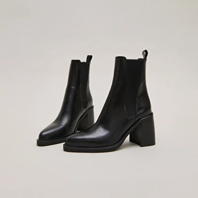 Boots à Talons Hauts Et élastiques En Cuir Noir 5 Boots à Talons Hauts Et élastiques En Cuir Noir – Image 3