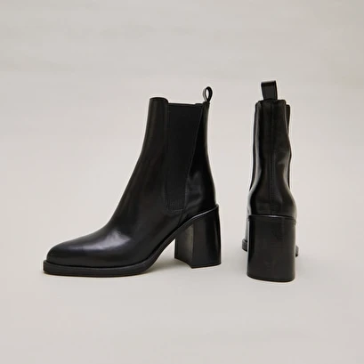 Boots à Talons Hauts Et élastiques En Cuir Noir 7 Boots à Talons Hauts Et élastiques En Cuir Noir – Image 5