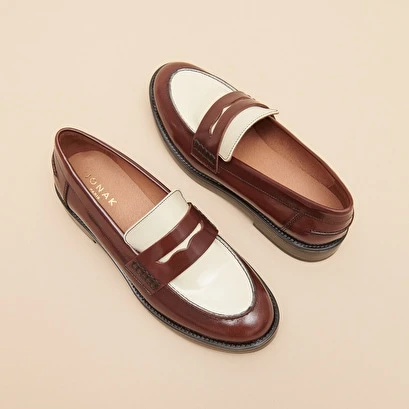 Mocassins En Cuir Glacé Marron Et écru 7 Mocassins En Cuir Glacé Marron Et écru – Image 5