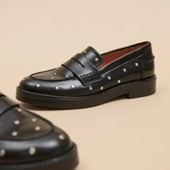 Mocassins à Détails Argentés En Cuir Noir -Xoxo Boutique 01W009157E.1708516871